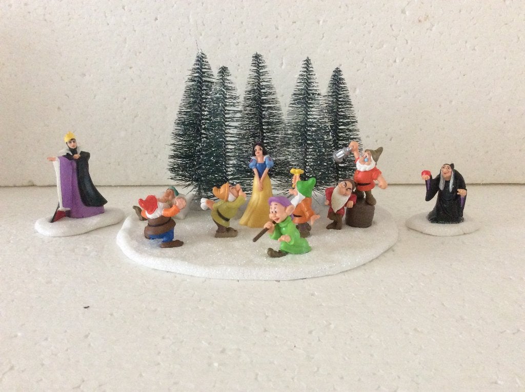 Disney Sneeuwwitje - kerstdorp - beeldjes, Verzamelen, Disney, Ophalen of Verzenden, Sneeuwwitje of Doornroosje, Zo goed als nieuw