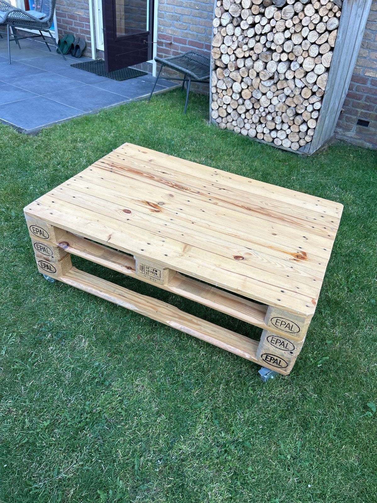 Salontafel van pallets met wieltjes, Ophalen, 100 tot 150 cm, 50 tot 100 cm, Zo goed als nieuw
