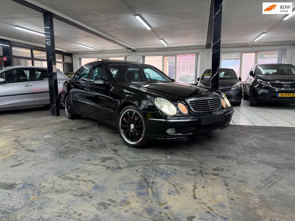 Mercedes-Benz E-klasse 320 Avantgarde zeer nette vol opties, Auto's, Automaat, Achterwielaandrijving, Gebruikt, Zwart
