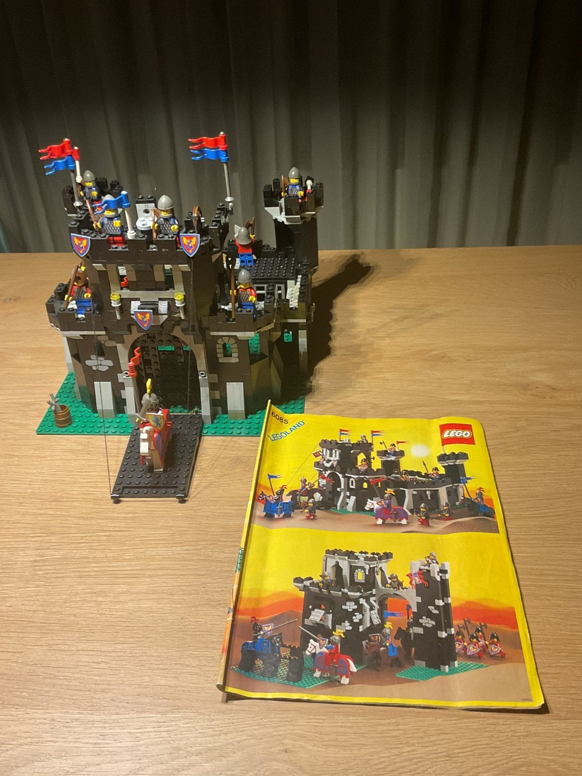 LEGO VINTAGE: LEGOLAND KASTEEL 6085: Black Monarch Castle, Kinderen en Baby's, Speelgoed | Duplo en Lego, Gebruikt, Lego, Compleet