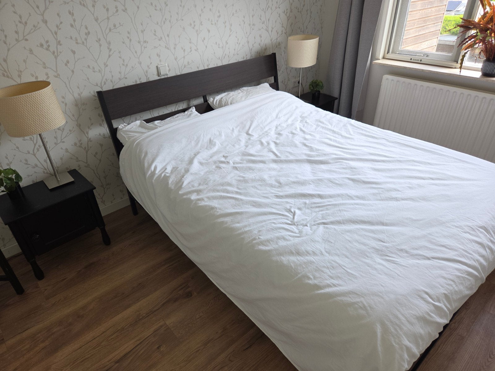 Tweepersoonsbed 160x200 cm, Emma-matras en nachtkastjes, Ophalen, Tweepersoons, Zo goed als nieuw, 200 cm