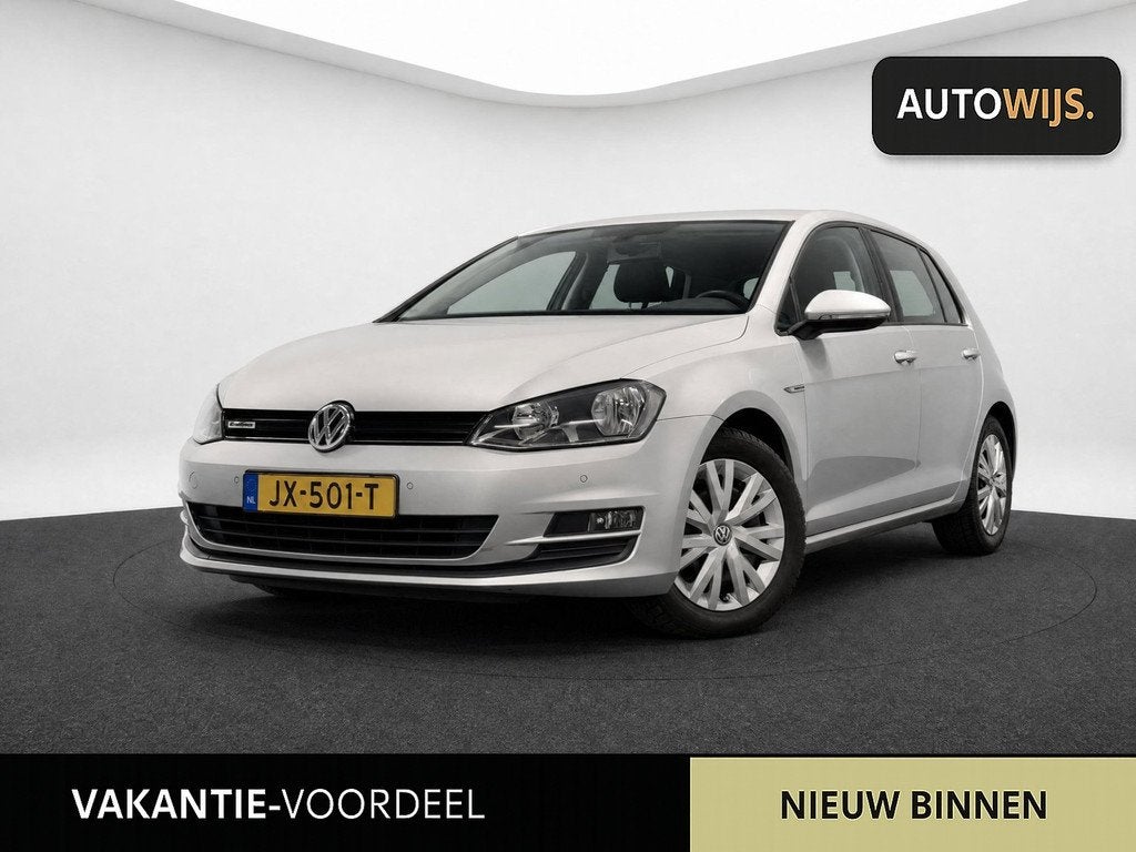Volkswagen Golf 1.0 TSI Connected Series|NL AUTO|TREKHAAK|NA, Voorwielaandrijving, Stof, Gebruikt, 23 km/l