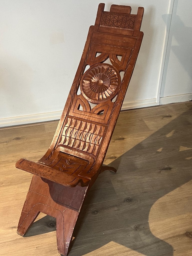 Hand-Carved Wooden Folding Chair from Suriname, Ophalen