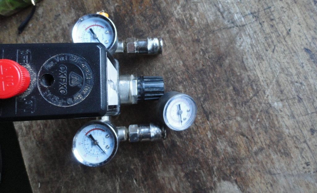 Drukschakelaar + reduceerventiel + extra manometer, Doe-het-zelf en Verbouw, 6 tot 10 bar, Ophalen of Verzenden, Zo goed als nieuw