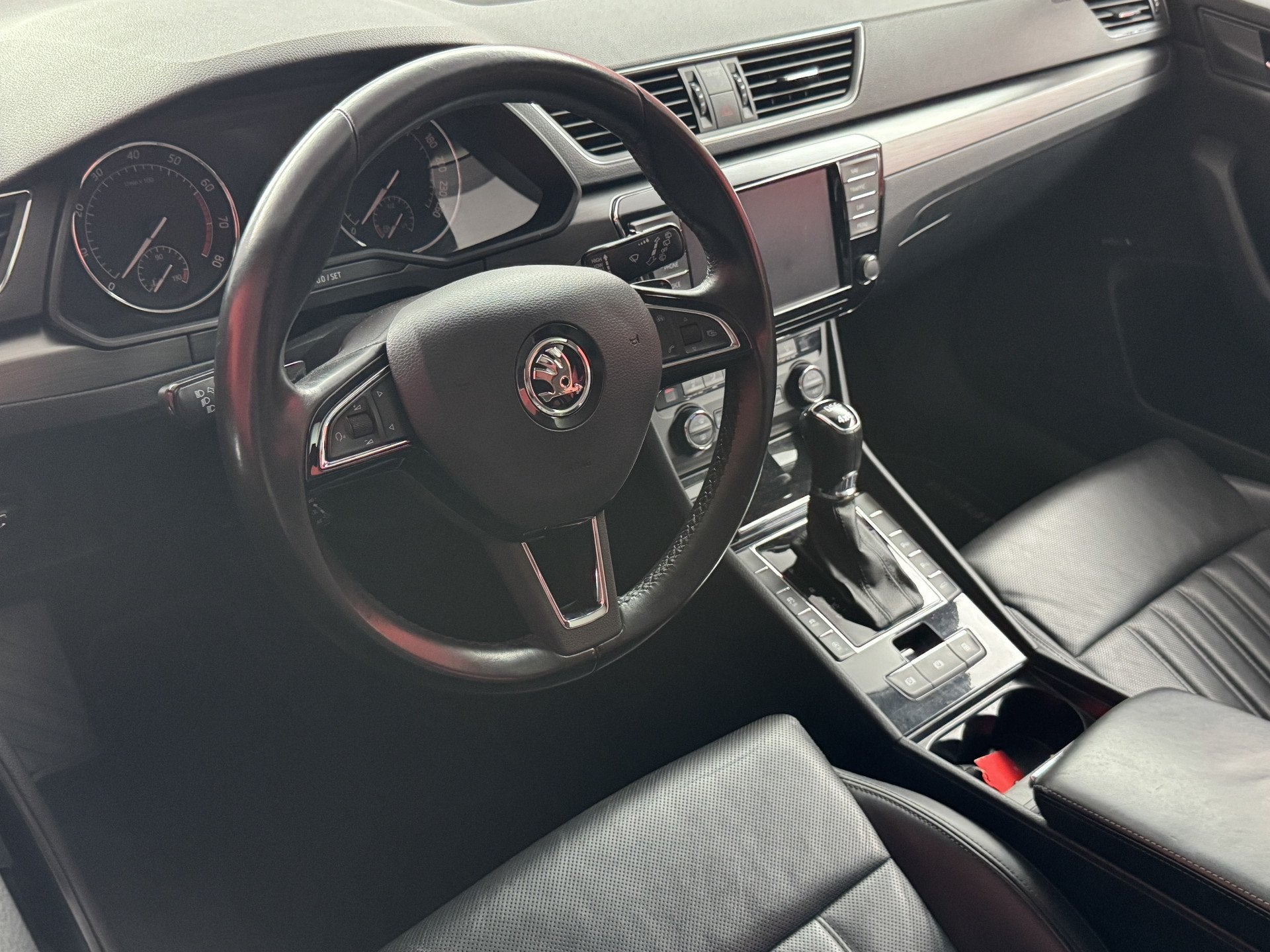 Skoda Superb Combi 2.0 TSI 4x4 Style Business | ACC | Pano |, Automaat, 4 cilinders, Vierwielaandrijving, Lichtsensor