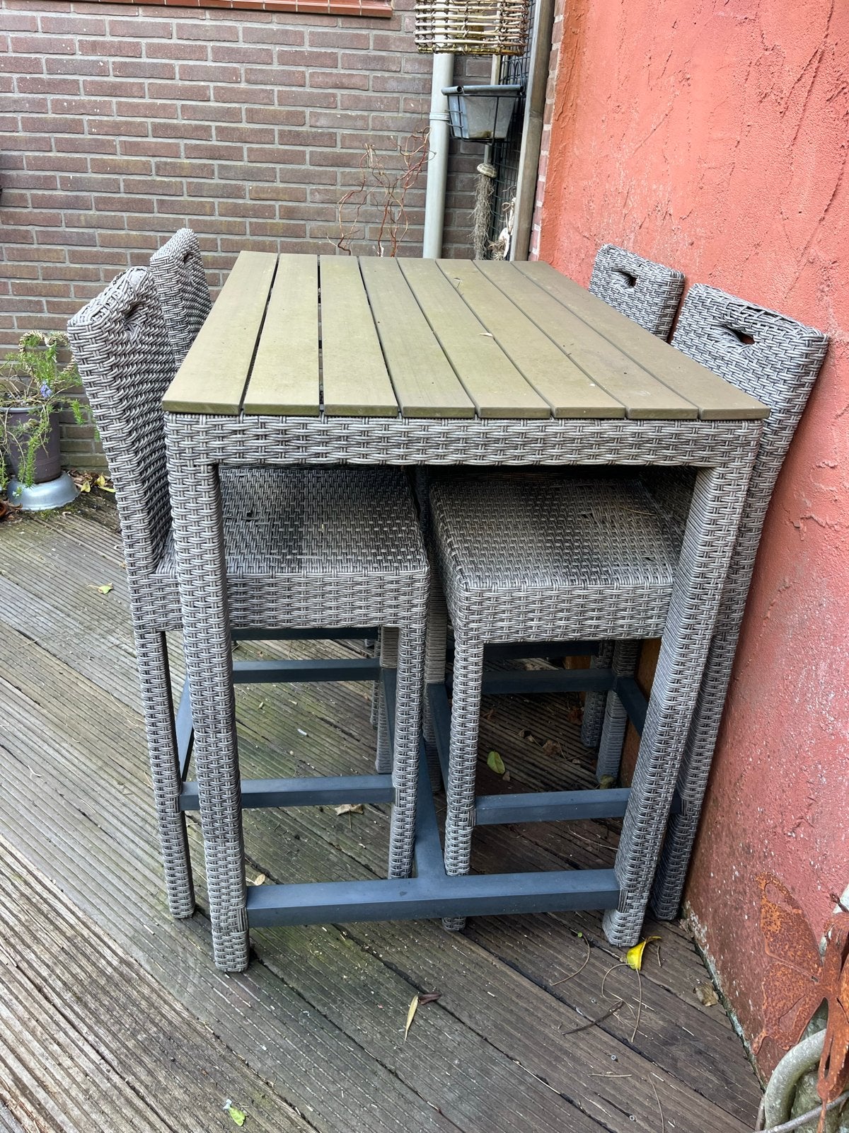 Tuinset met hoge tafel en 4 krukken (opknapper), Tuin en Terras, Tuinsets en Loungesets, Ophalen, 4 zitplaatsen, Kunststof, Gebruikt