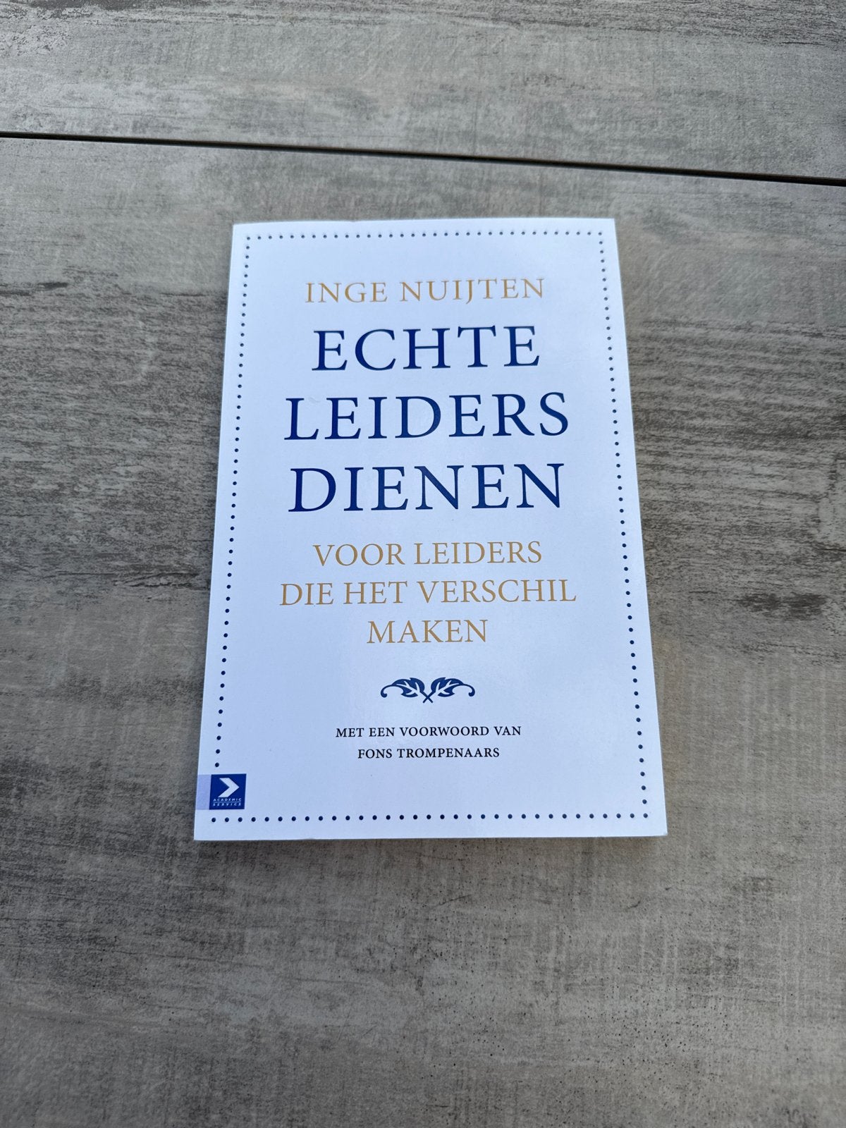 Echte Leiders Dienen - Inge Nuijten, Boeken, Ophalen of Verzenden, Zo goed als nieuw, Management