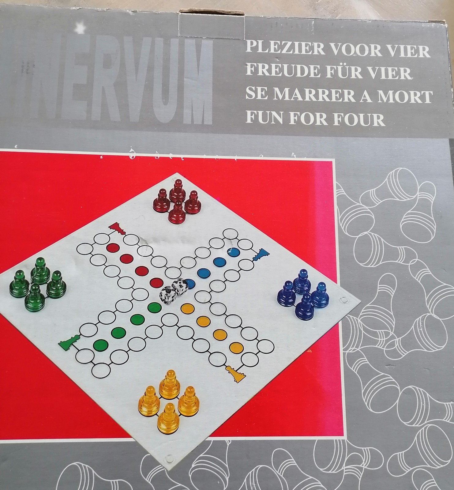 Minervum Plezier voor vier spelers - Glazen gezelschapsspel, Drie of vier spelers, Ophalen of Verzenden, Gebruikt, Minervum