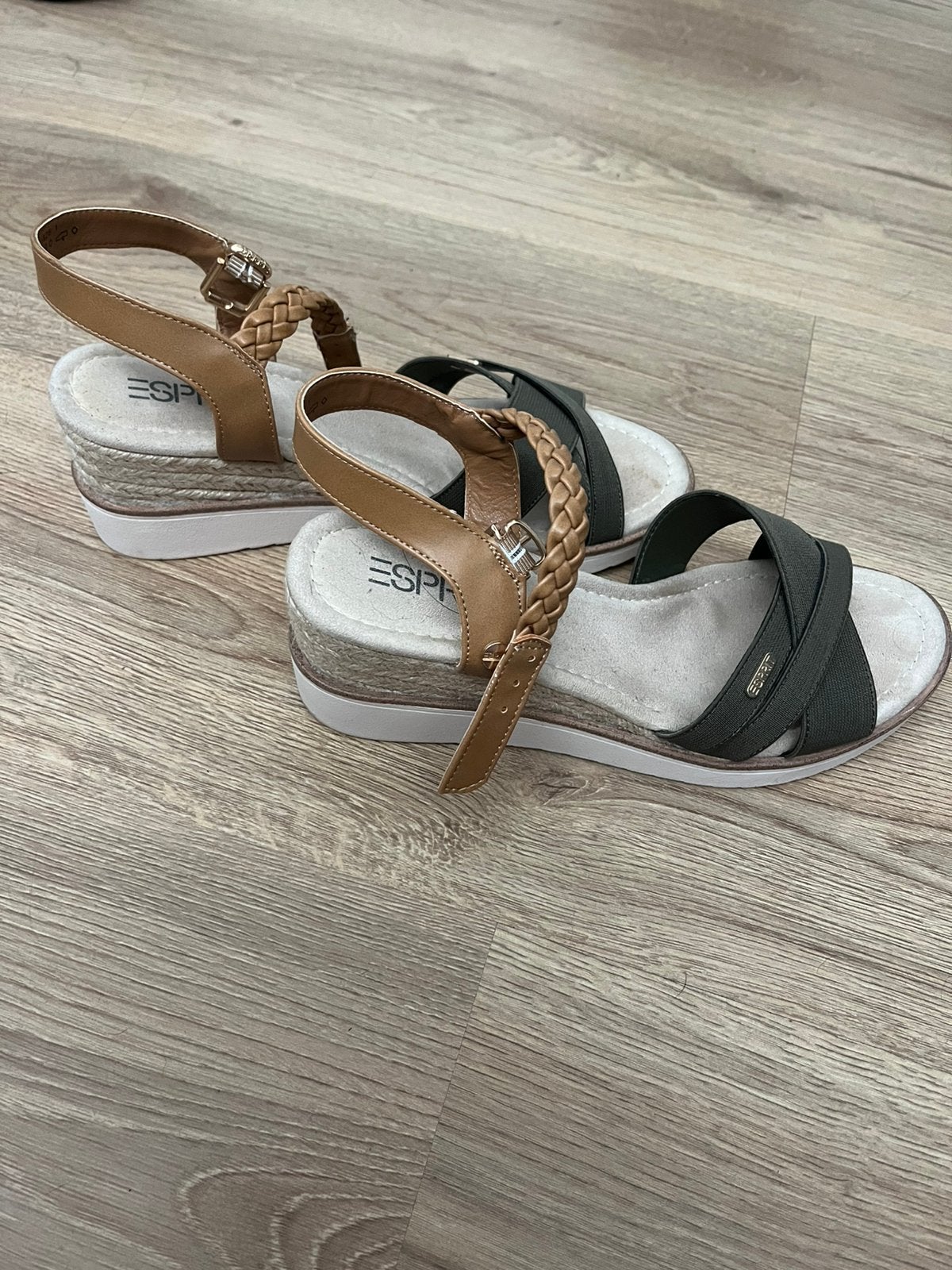 Esprit sleehak, Ophalen, Zo goed als nieuw, Zwart, Sneakers of Gympen