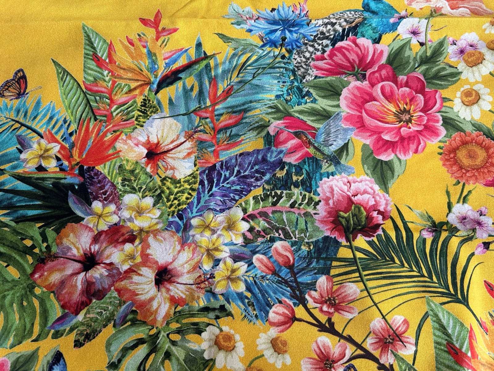 Stretch gele gebloemde stof met tropische print, Overige materialen, Geel, Nieuw, Ophalen of Verzenden