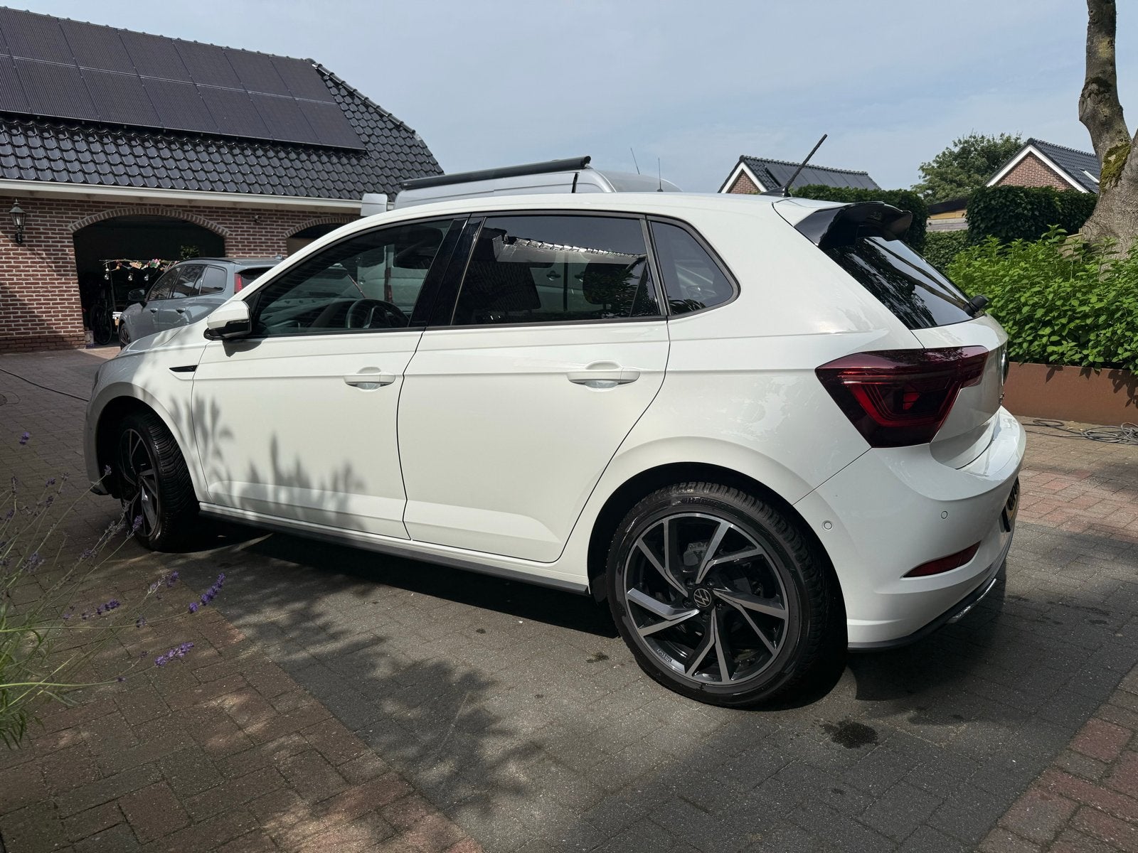 Private lease; VW POLO 1.0 TSI 70KW 7-DSG R-LINE EDITION, Auto's, Volkswagen, Automaat, Zwart, Wit, Particulier
