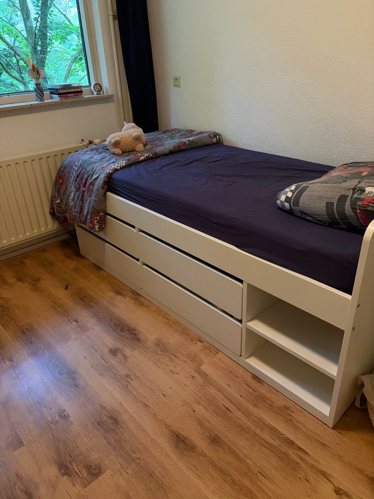 Eenpersoonsbed met veel opbergruimte, Huis en Inrichting, Slaapkamer | Bedden, Ophalen, Gebruikt, 90 cm, Eenpersoons