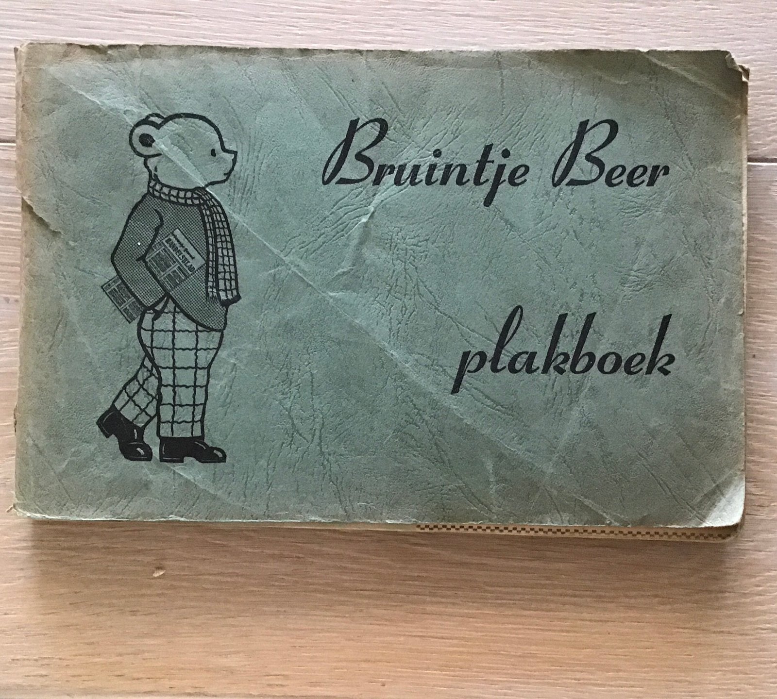 Bruintje Beer plakboek, Boeken, Ophalen of Verzenden, Gelezen, Europa