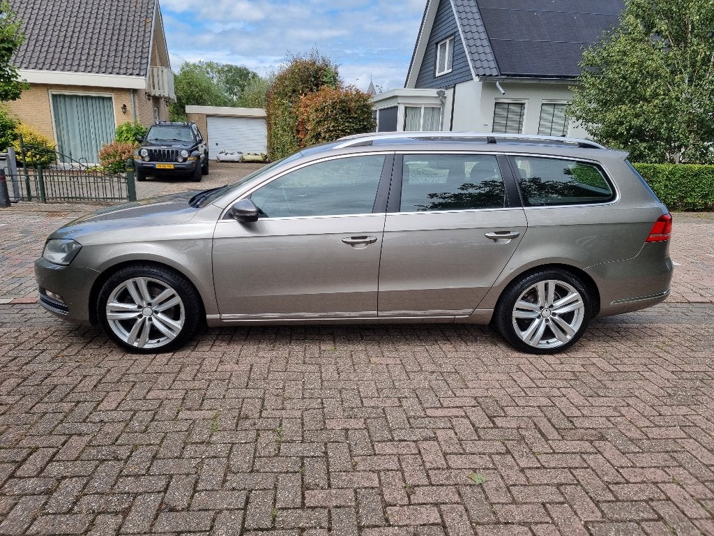 Volkswagen Passat Variant 1.6 TDI 77KW BM,navi, camera,trek, Auto's, Volkswagen, Voorwielaandrijving, Euro 5, Stof, Zwart