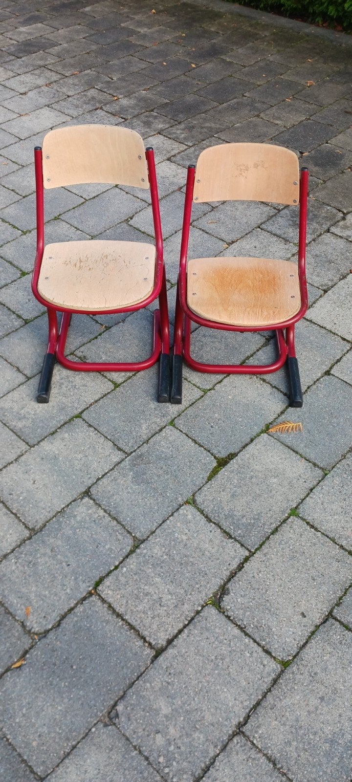 2 oude school stoeltjes, Ophalen