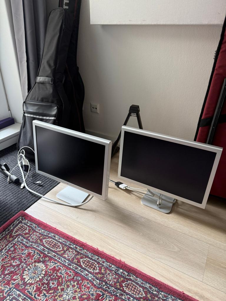 Apple Cinema Display (2 stuks beschikbaar), Computers en Software, Monitoren, Ophalen, Zo goed als nieuw, USB-C, Onbekend