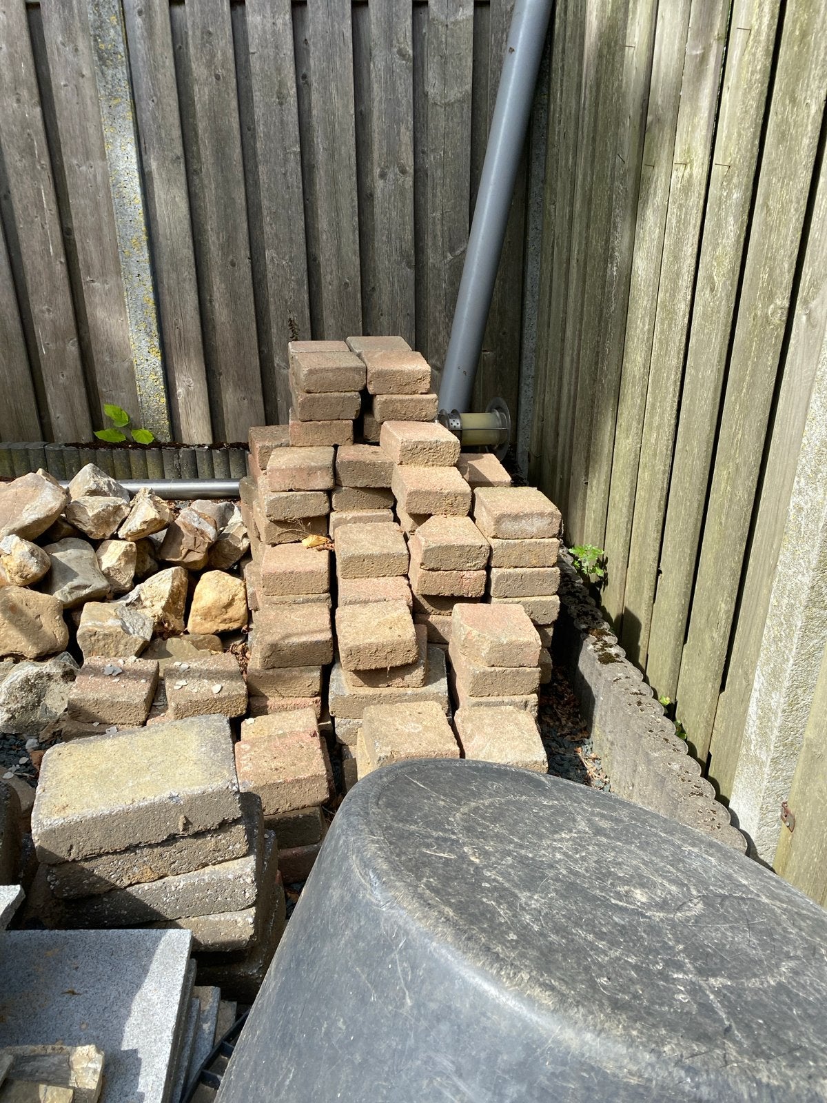 Gratis maaskeien en of coblestones, Tuin en Terras, Ophalen, Gebruikt, Klinkers, Natuursteen