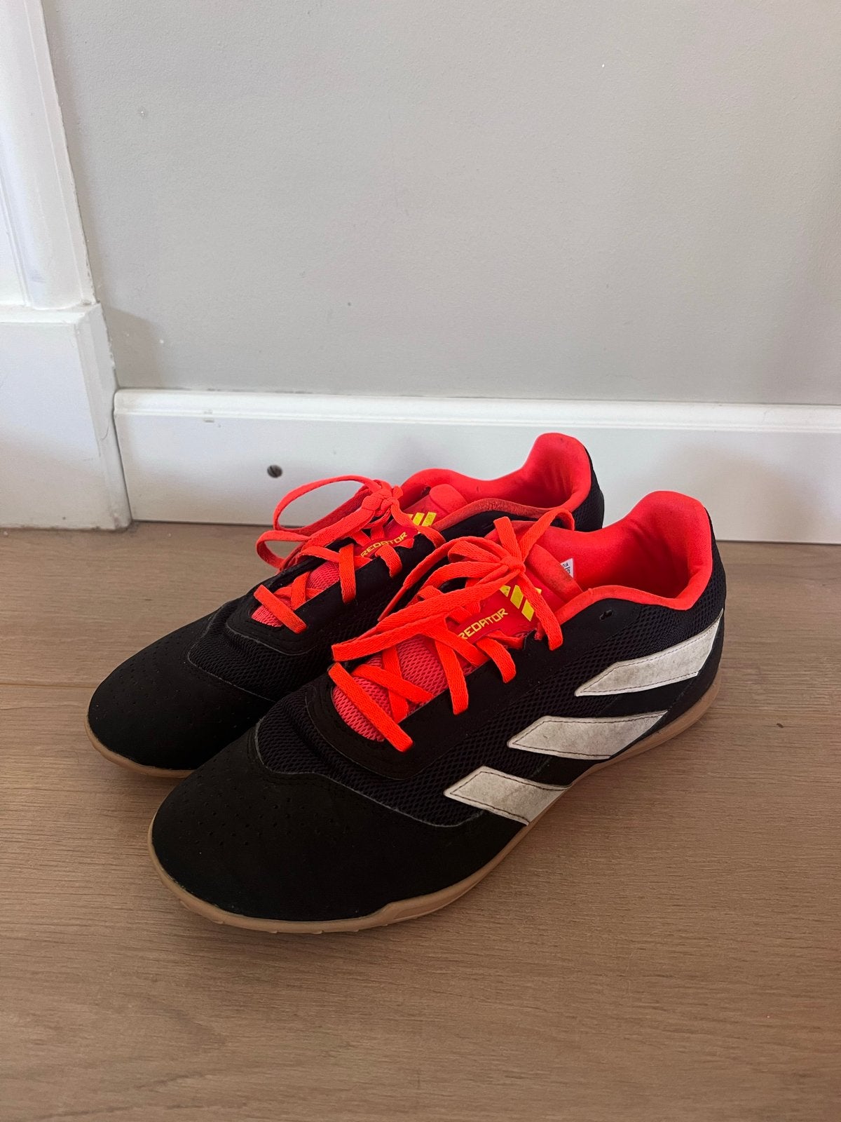 Adidas Predator Gymschoenen - Maat 42 2/3 (UK 8,5), Ophalen of Verzenden, Gebruikt, Schoenen