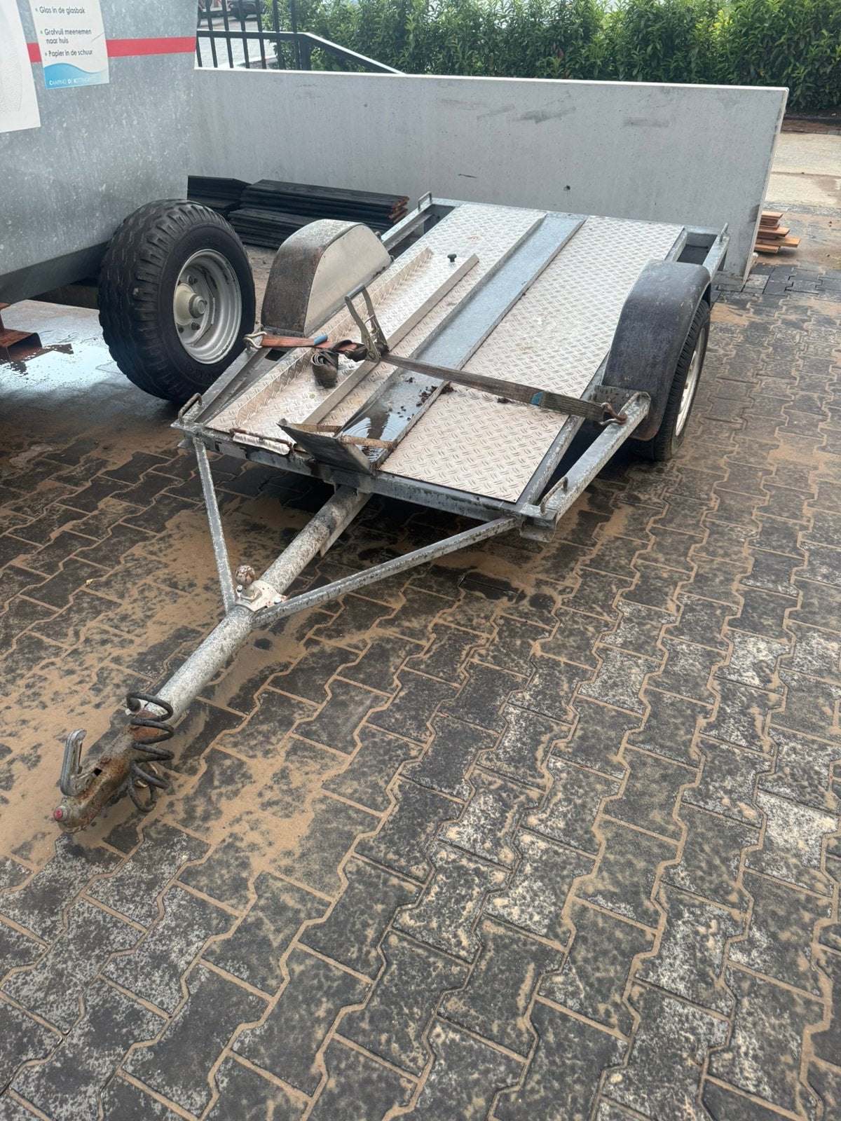 Motoraanhanger, Ophalen, Zo goed als nieuw