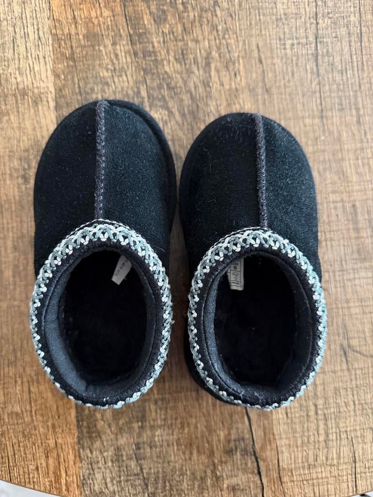 Uggs slofjes maat 23.5, Kinderen en Baby's, Kinderkleding | Schoenen en Sokken, Ophalen of Verzenden, Nieuw, Jongen of Meisje