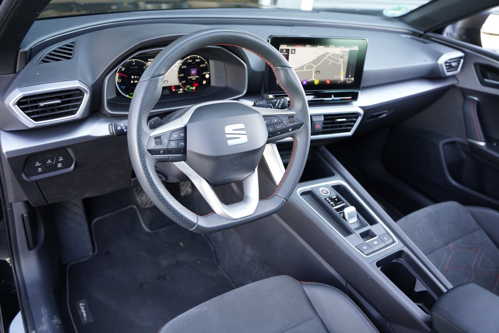 Seat Leon 1.4 TSI eHybrid PHEV FR 204PK Pano Cam Virtual Led, Auto's, Seat, Dealer onderhouden, Gebruikt, Zwart, Leon