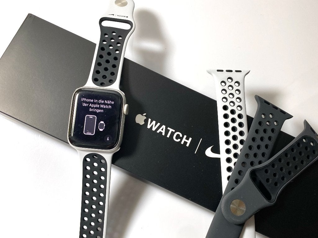 Apple Watch Nike SE 44mm GPS | Zilver | Originele doos, Ophalen, IOS, Zo goed als nieuw, Hoogte