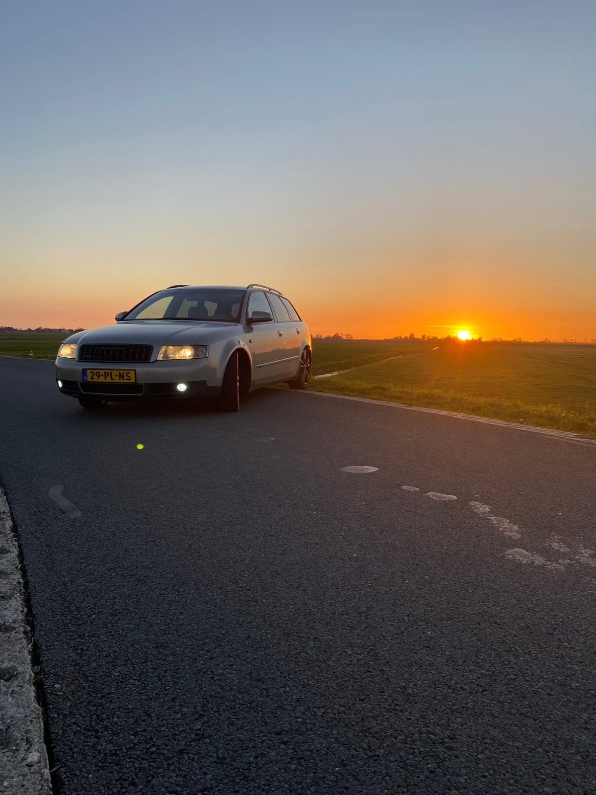 Audi A4 2.4 V6 Avant 125KW 2002 Beige benzine pomp is stuk, Auto's, Audi, Voorwielaandrijving, A4, Beige, 10 km/l