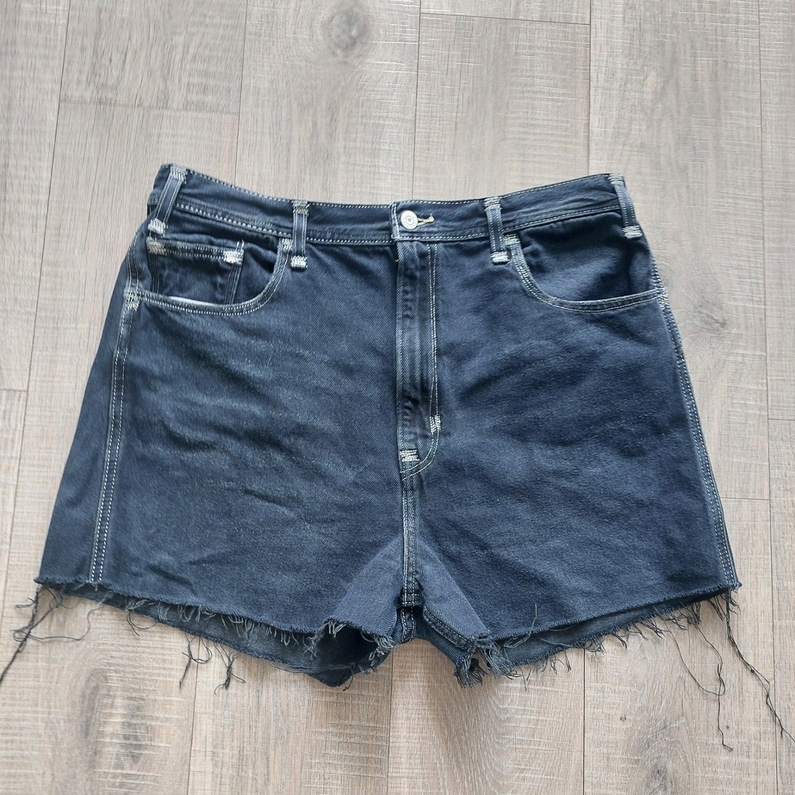 Levis RED High loose denim shorts 32, Ophalen of Verzenden, Zo goed als nieuw, Blauw, W30 - W32 (confectie 38/40)