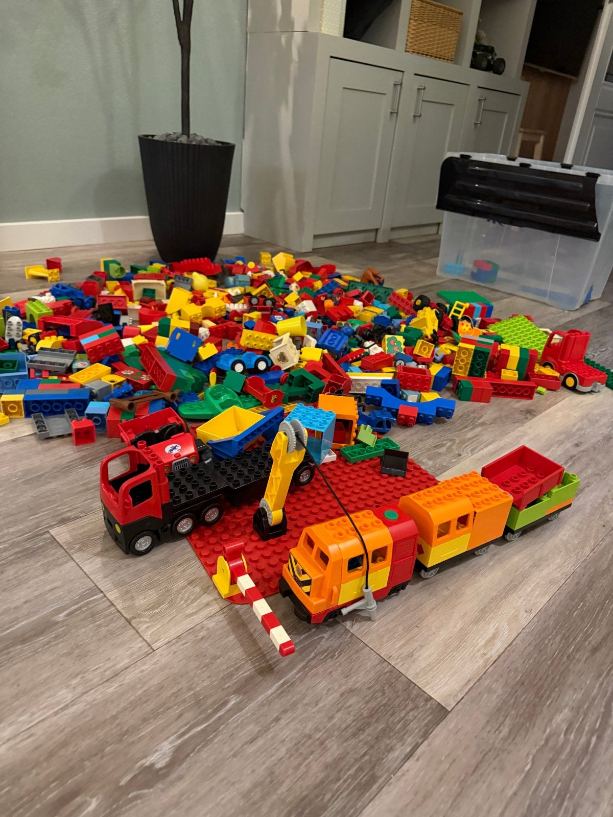 Grote partij Duplo met trein, auto's en grondplaat, Ophalen, Gebruikt, Duplo, Inclusief accessoires