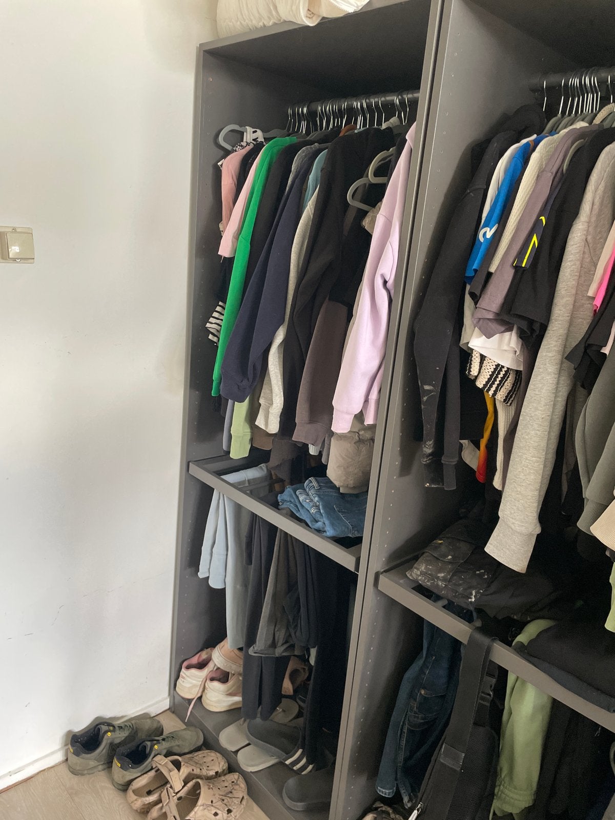 2 Grote kledingkast met hang- en legruimte 80 euro, Huis en Inrichting, Kasten | Kledingkasten, Ophalen, Met plank(en), Gebruikt