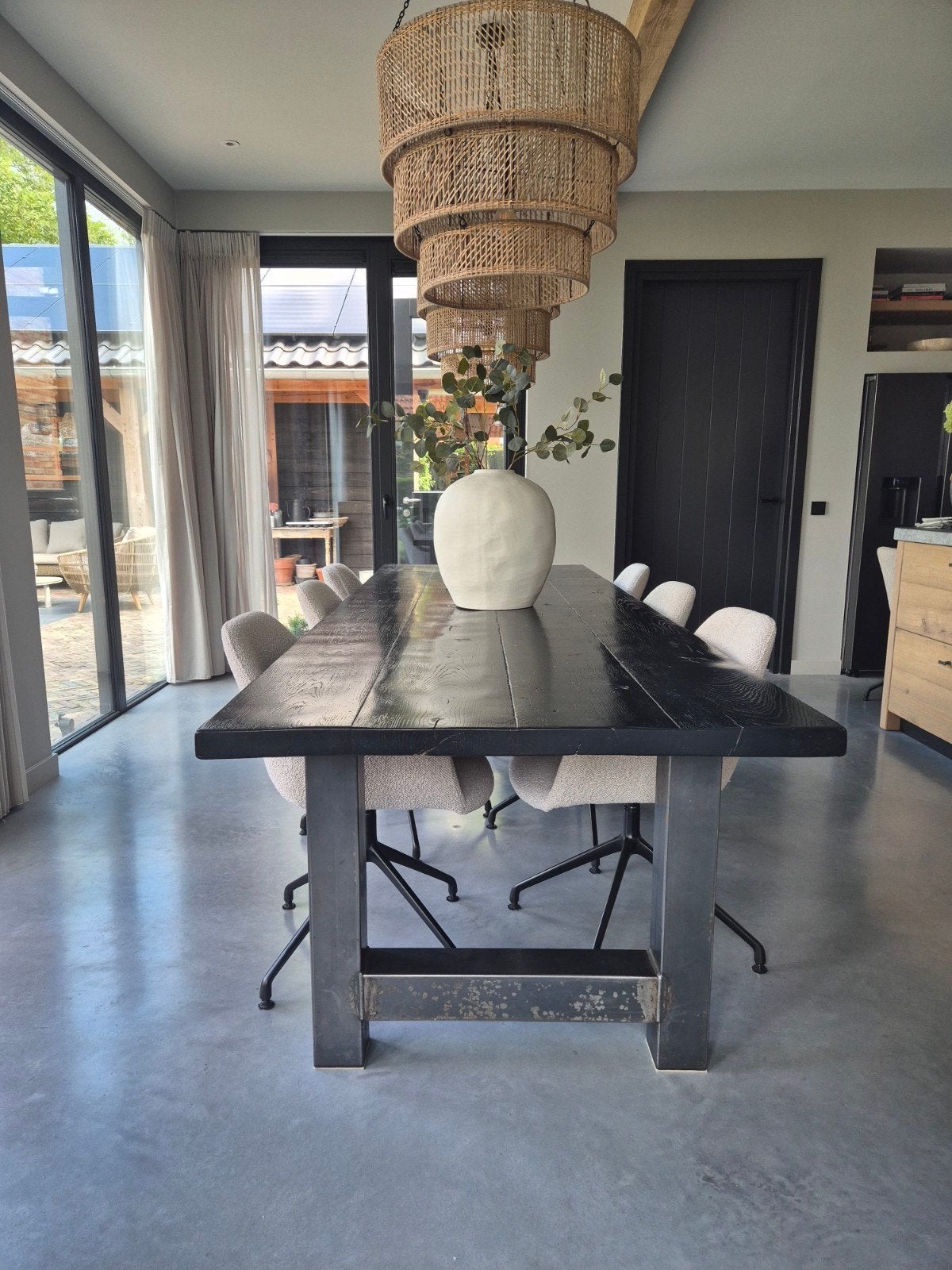 Grote Zwarte Eiken Eettafel met Stalen H-poot (300x100cm), Huis en Inrichting, Gebruikt, Eikenhout, 200 cm of meer, Vijf personen of meer