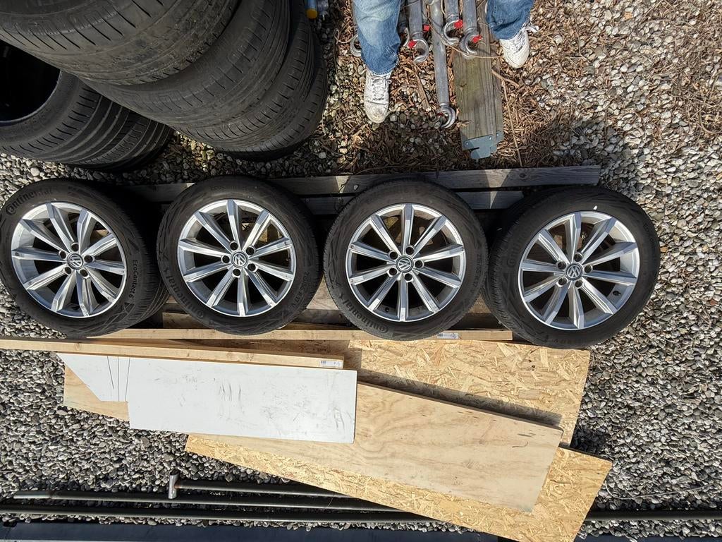 Volkswagen 17 inch velgen met Continental zomerbanden, Ophalen, Banden en Velgen, 17 inch, Personenwagen