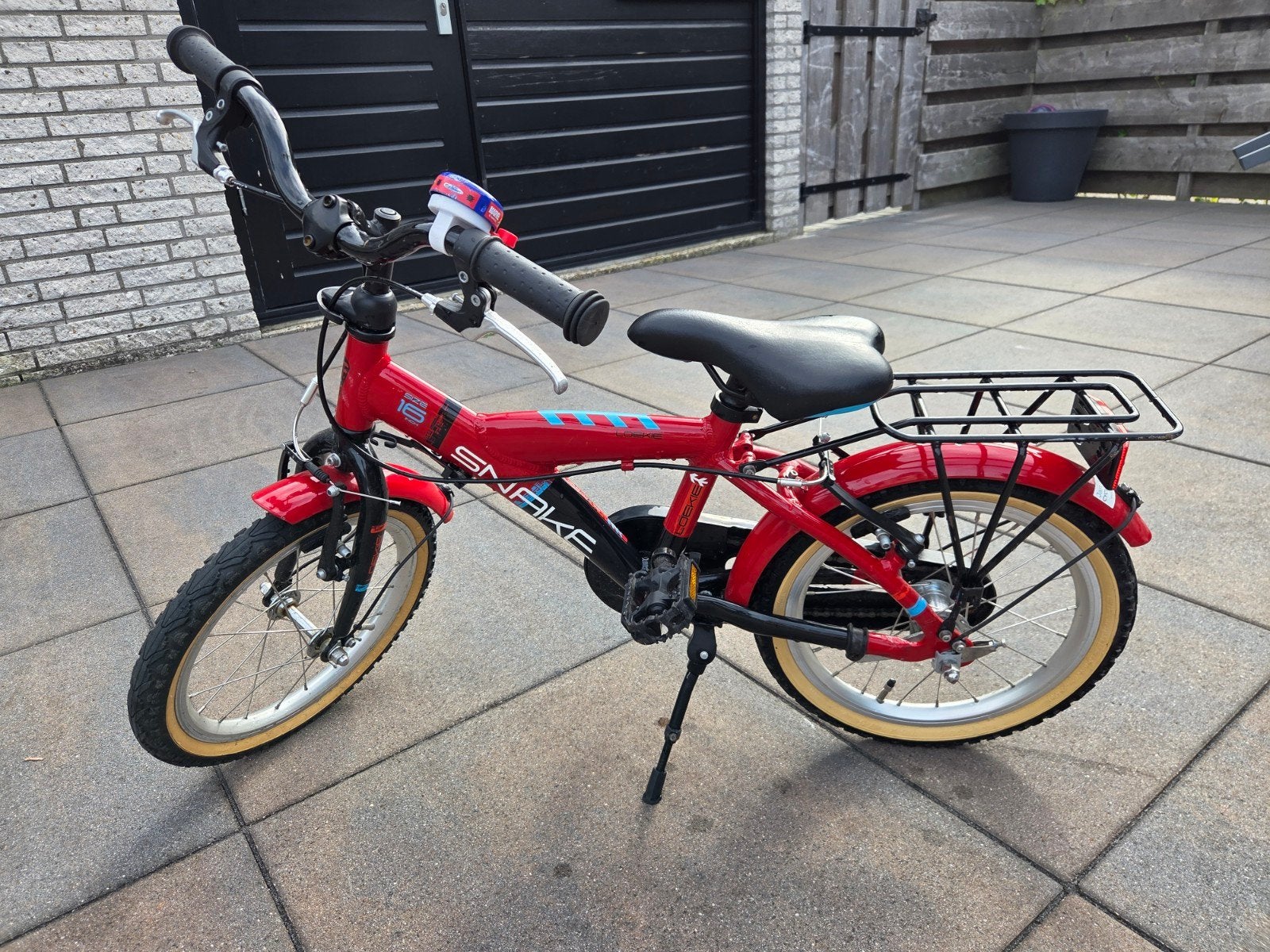 Kinderfiets Snake 16 inch - Rood met bagagedrager, Ophalen, Terugtraprem, Snake, 16 tot 20 inch