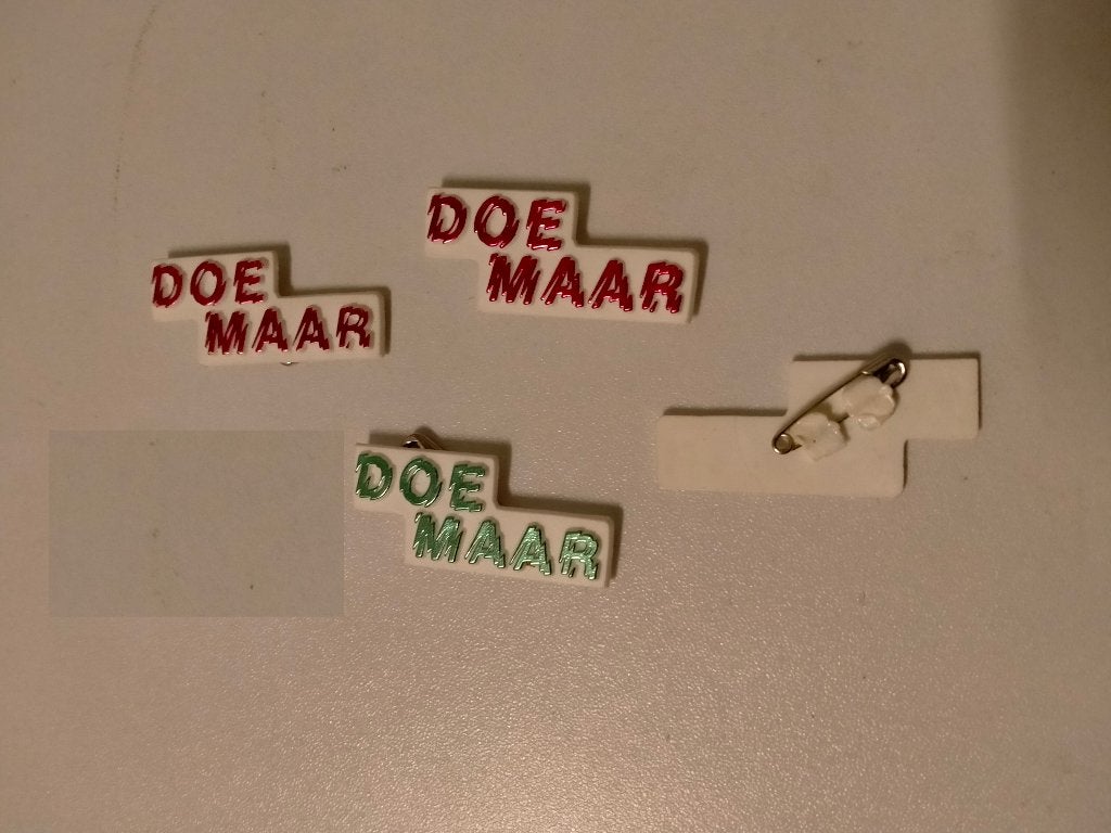 Doe maar Doemaar muziek pop groep plastic speldjes nederpop, Ophalen of Verzenden, Gebruikt