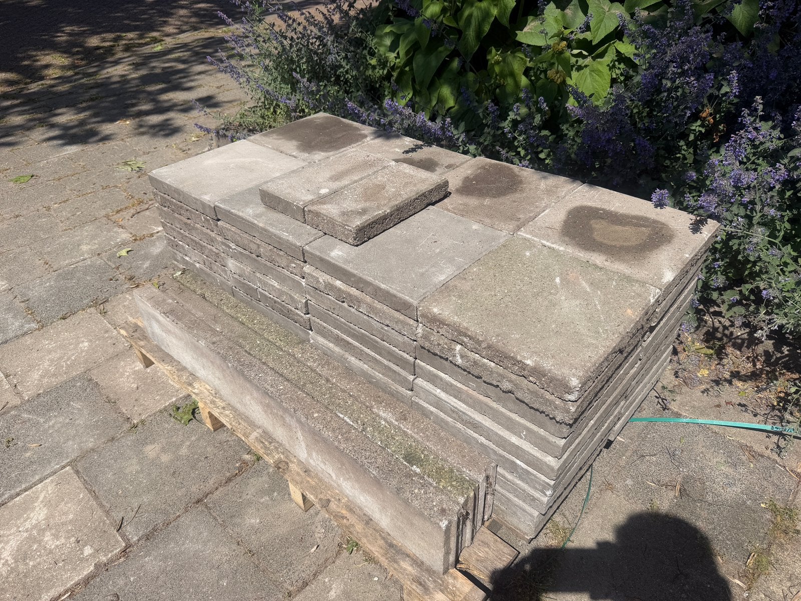 Stoeptegels gebruikt 30x30x4 totaal 6,5m2, Tuin en Terras, Ophalen, Zo goed als nieuw, Beton, Terrastegels
