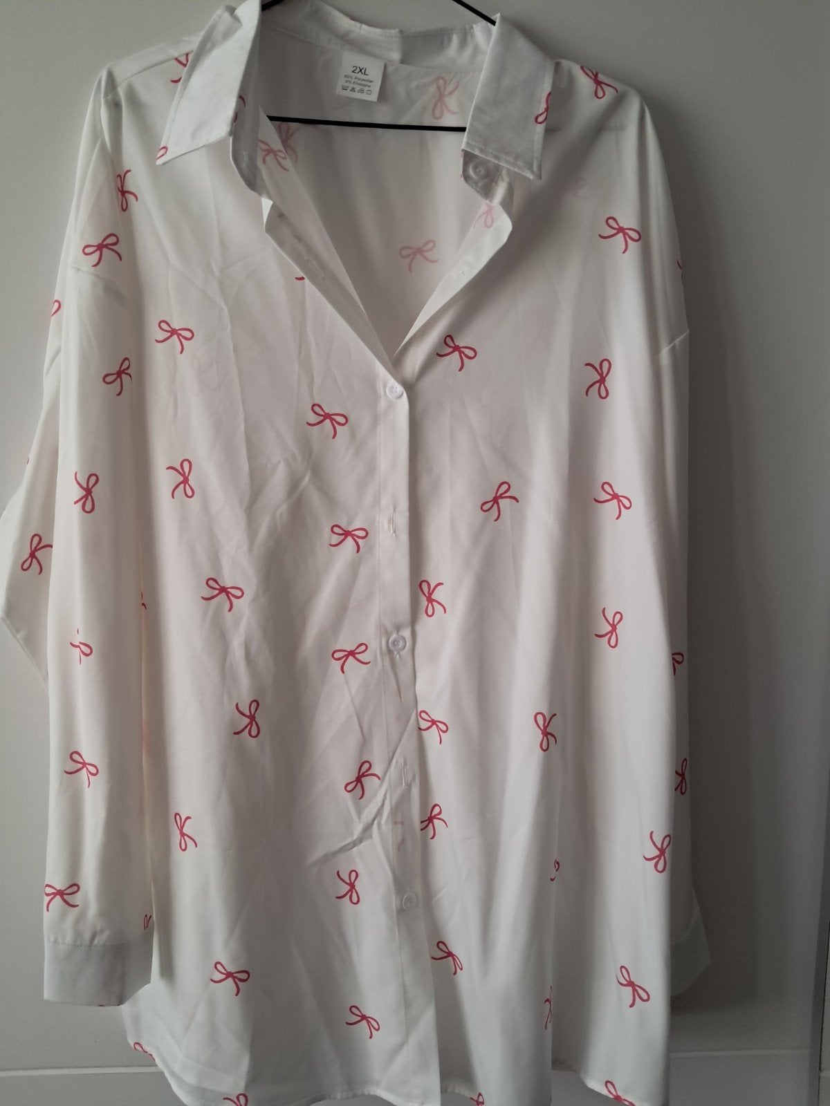 Nieuwe witte blouse met rode strikjes print - Maat XXL, Ophalen of Verzenden, Nieuw, Maat 46/48 (XL) of groter, Wit