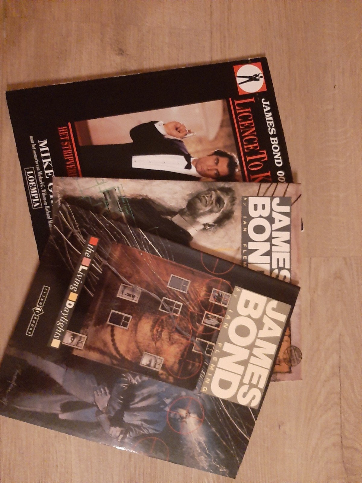 James Bond stripboeken: Octopussy, Livingylts, Licence, Boeken, Meerdere stripboeken, Ophalen of Verzenden, Gelezen, Ian Fleming, Mike Grell