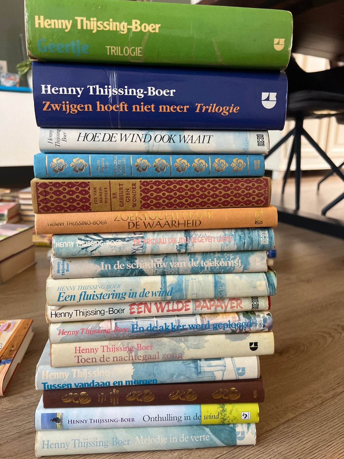 14 boeken en 2 trilogieën van Henny Thijssing-Boer, Ophalen of Verzenden, Gelezen