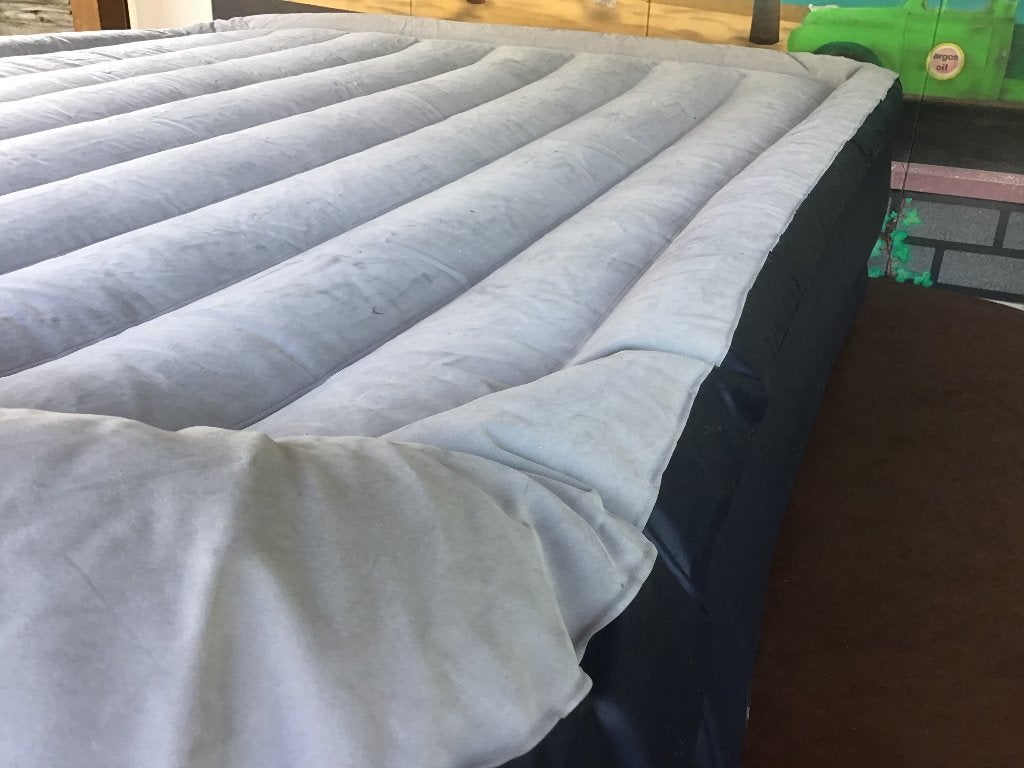 Intex zelf opblaasbaar 2 persoons matras, Ophalen, Ingebouwde pomp, Zo goed als nieuw, 2-persoons