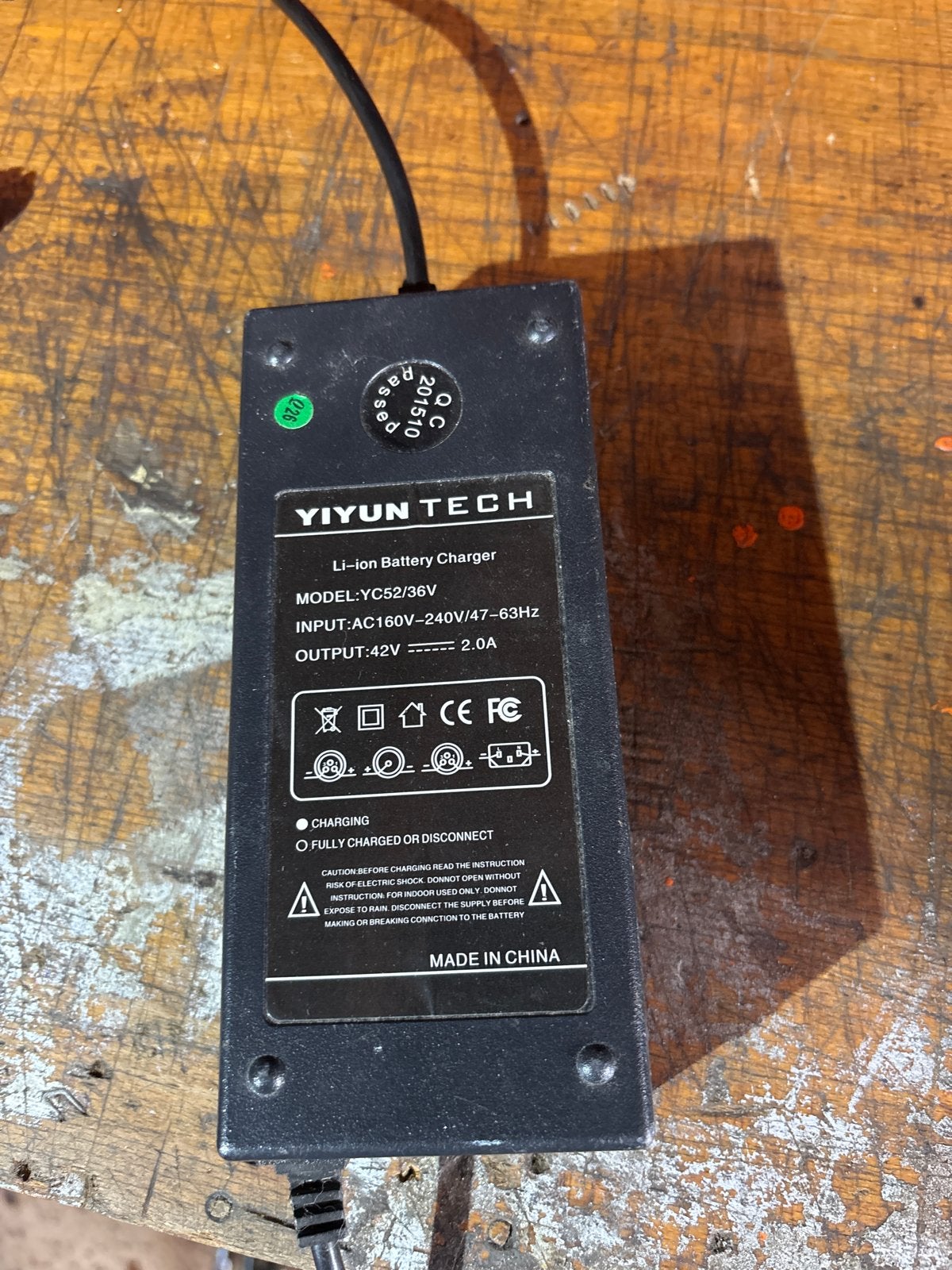 YIYUN TECH Li-ion Batterijlader YC52/36V, Gebruikt