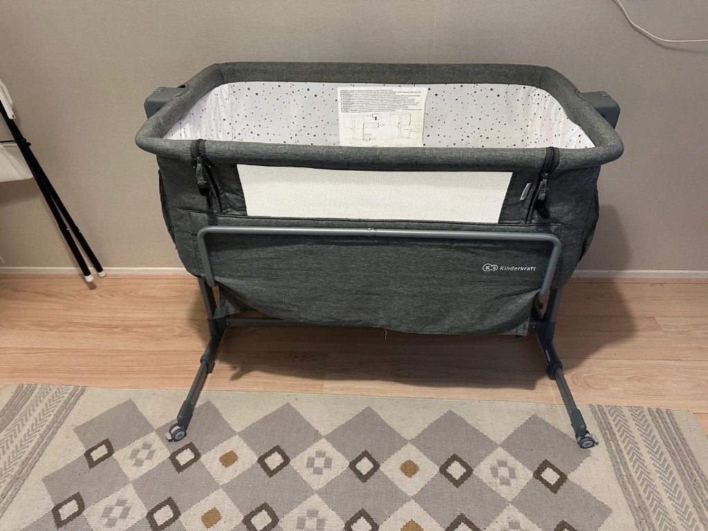 Kinderkraft NESTEup co-sleeper,matras, riemen,voedingskussen, Ophalen, Zo goed als nieuw, Wieg