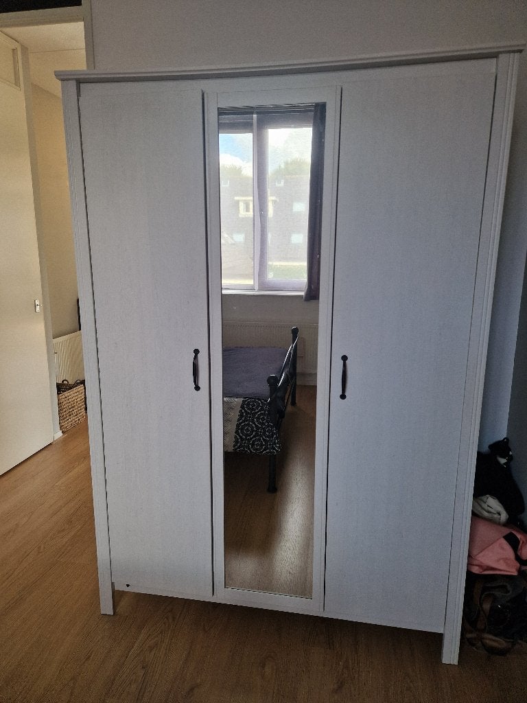 Witte IKEA kledingkast met spiegel, Huis en Inrichting, Ophalen, Met deur(en), Gebruikt, 100 tot 150 cm