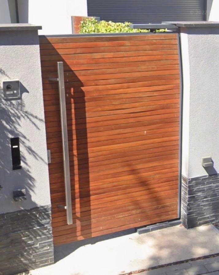 Houten looppoort met stalen frame en handgreep, Ophalen, Gebruikt, 100 tot 150 cm, Looppoort
