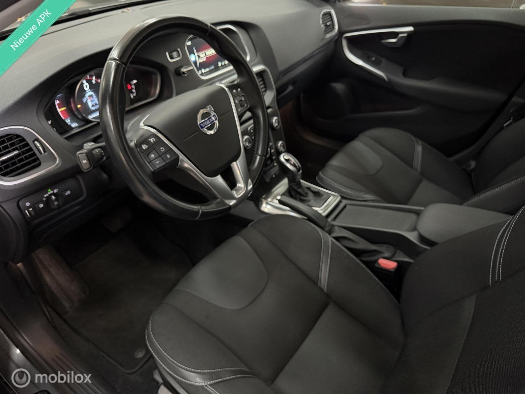 Volvo V40 2.0 T5 Momentum|Clima|Cruise|Xenon|PDC|PDC|245 PK|, Gebruikt, Euro 6, 4 cilinders, Hatchback