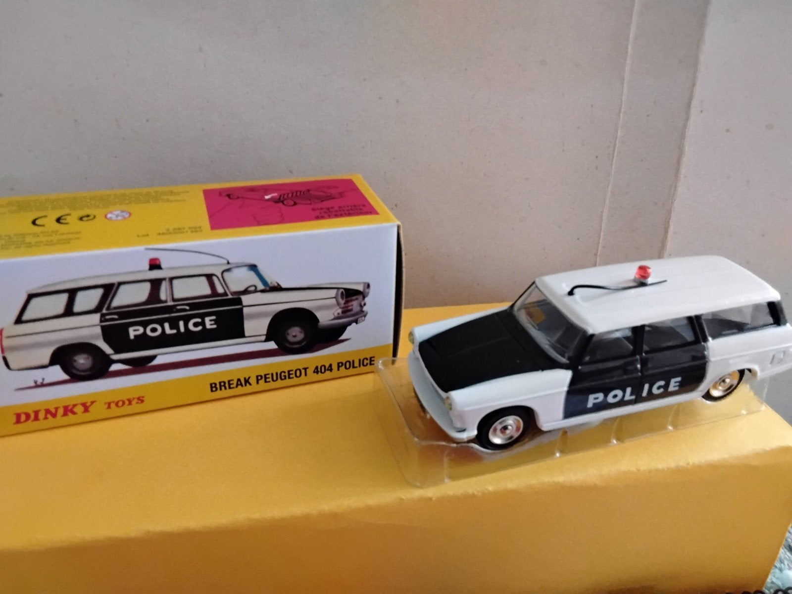 DINKY TOYS ATLAS BREAK PEUGEOT 404  POLICE NR 1429, Hobby en Vrije tijd, Ophalen of Verzenden, Auto, Dinky Toys
