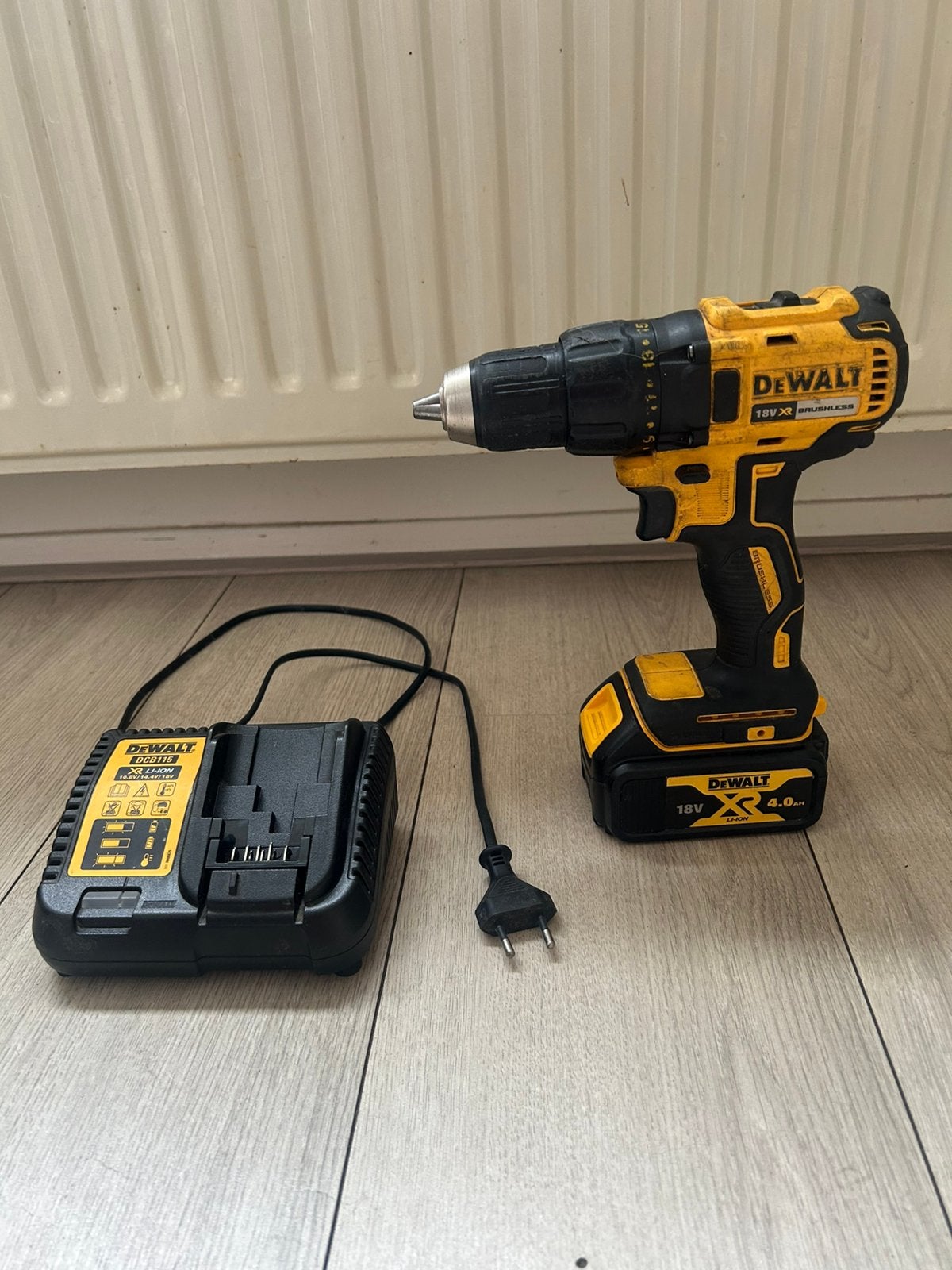 Dewalt Accu Boormachine 18V 4.0 AH Accu Met Lader Brushless, Ophalen of Verzenden, Gebruikt, Boormachine