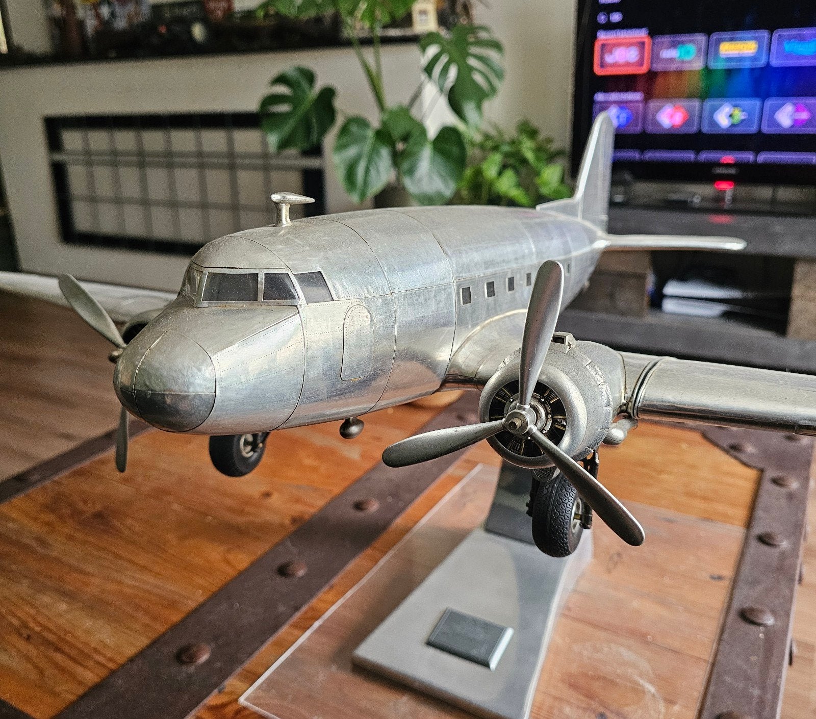 Handgemaakt metalen modelvliegtuig DC-3, Ophalen of Verzenden, Zo goed als nieuw, Vliegtuig, Overige merken