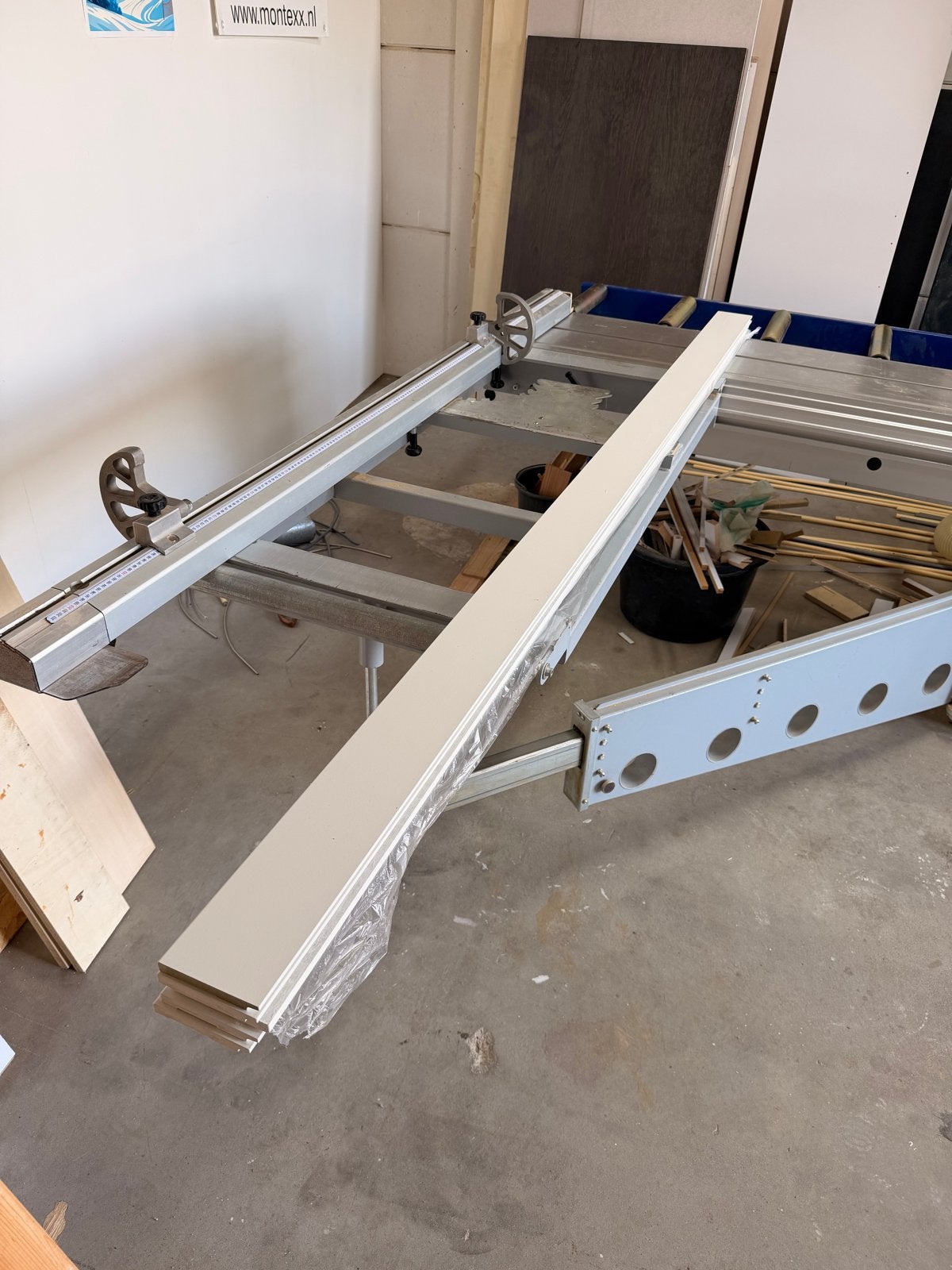 Plinten mdf afgelakt ral 9010 10 cm breed 12 mm dik 12,2 m, Ophalen, Nieuw, Mdf, 250 cm of meer
