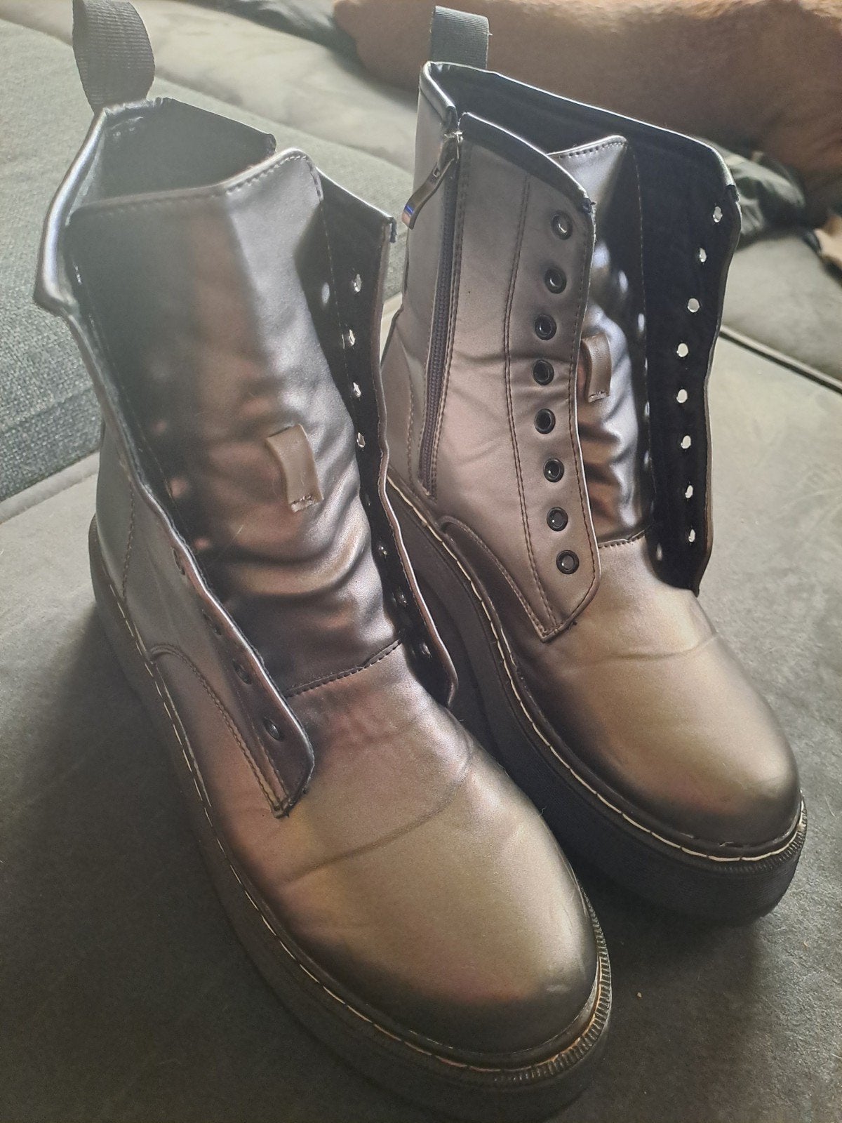 Zilveren metalic laarsjes, Ophalen of Verzenden, Zo goed als nieuw, Overige kleuren, Sneakers of Gympen