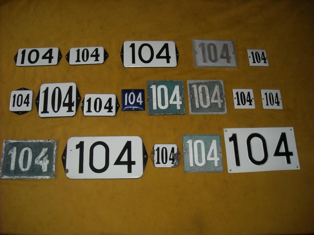 oud emaille huisnummer 104 ook 105 106 107 108 109 110 111 7, Ophalen of Verzenden